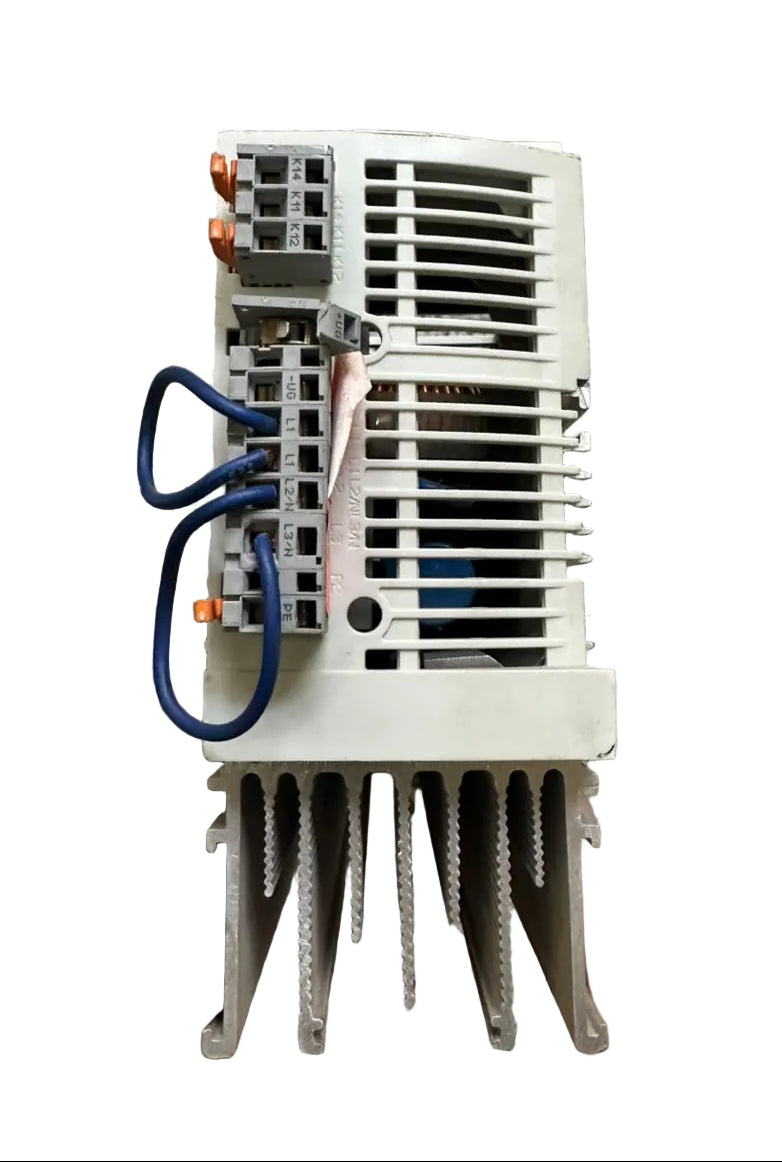 Lenze 8200 Vector E82EV222_2C 2.2kW AC Frequency Inverter Drive 230V 3HP VFD