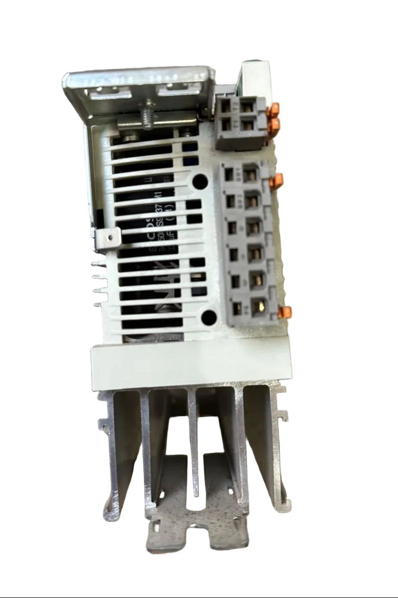 Lenze E82EV751_2C 8200 Vector AC Frequency Inverter Drive 0.75kW 230V 1HP